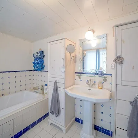 Huyze Elise Free Parking Homestay Ostend